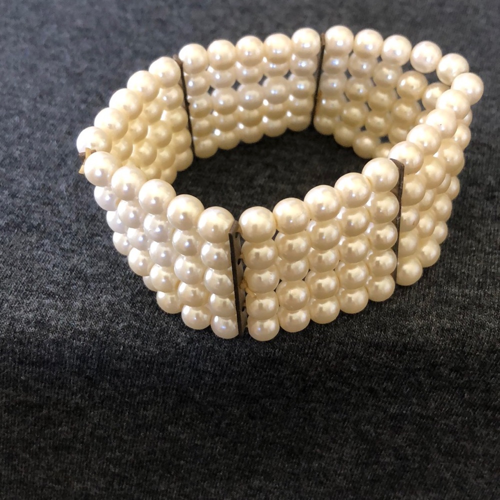 Vintage faux pearl cuff bracelet - Picture 3 of 4